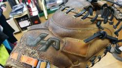 ハタケヤマキャッチャーミットの破れ修理 久保田スラッガーのグラブは